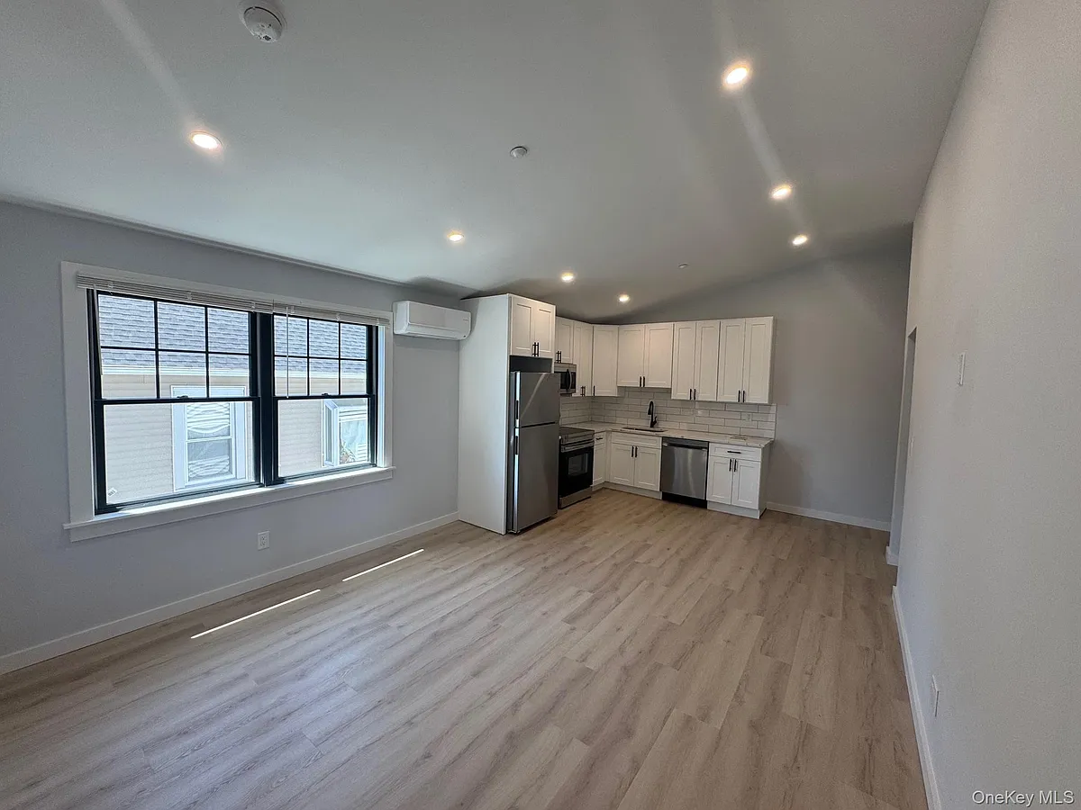 Building Photo - 544 Locust Ave #3A