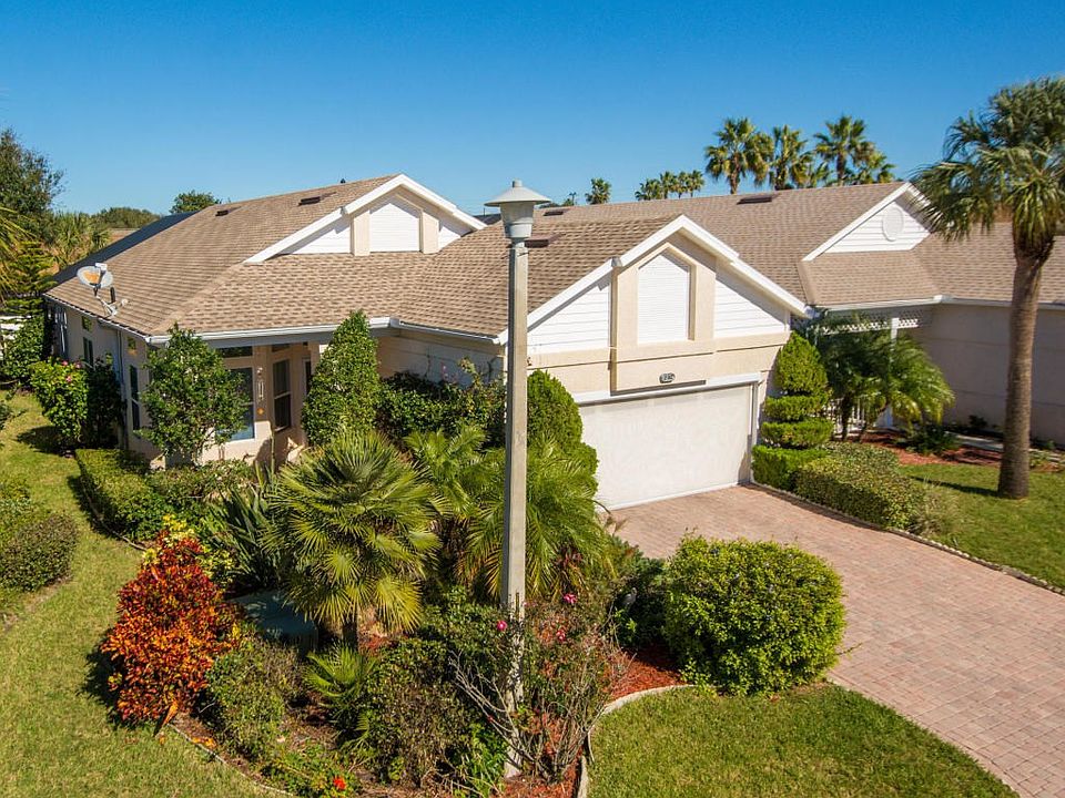 Lush, tropical Landscaping