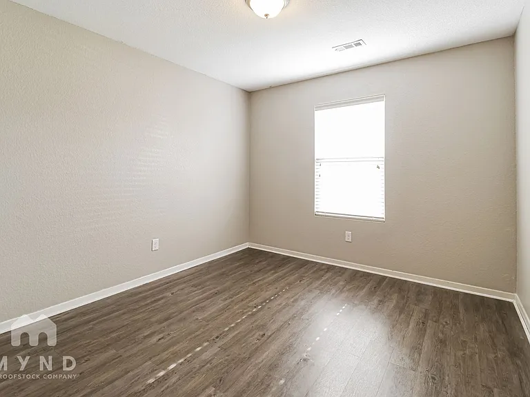 104 Palm St — Photo 13