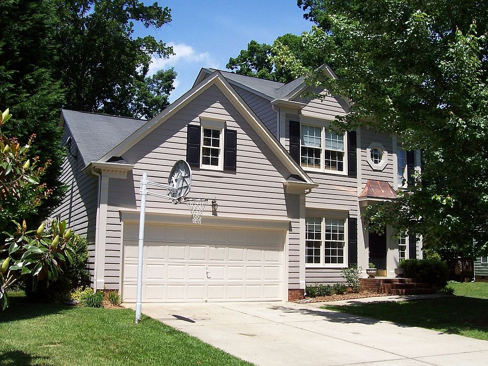 Front of house from street 