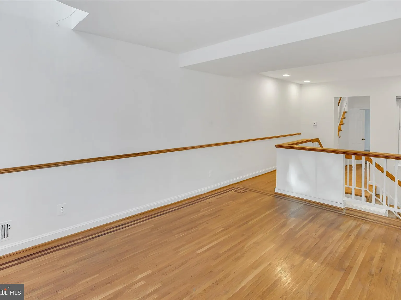 3 bed, 2.5 bath, 2290 sqft, $2,799 — Photo 3