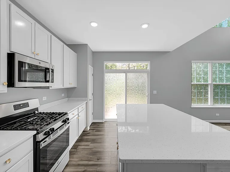 1537 Kraft Ave — Photo 10