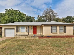135 Oak Dr E, Hurst, TX 76053