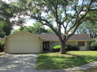 1613 Plantation Rd, Victoria, TX 77904