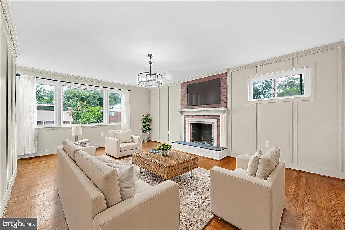 3 bed, 1327 sqft, $3,000 — Photo 2