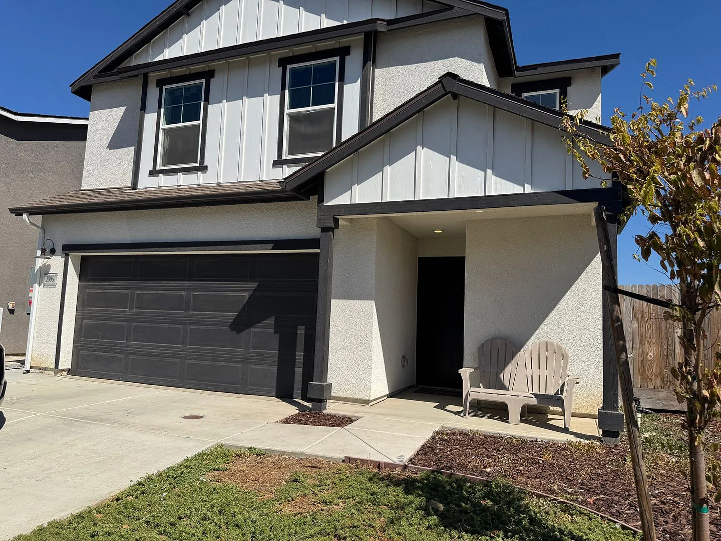 Beautiful 4 Bedroom + Den, 2.5 Bath Home Includes All Appliances Plus Solar — Photo 1