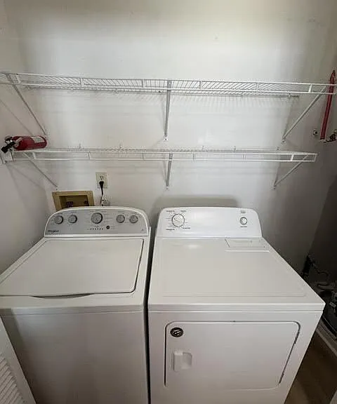 129 W Victoria Ct #E — Photo 8