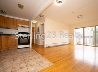 31-32 31st St #2R, Astoria, NY 11106