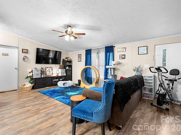 5th image of 7911 Bailey Rd