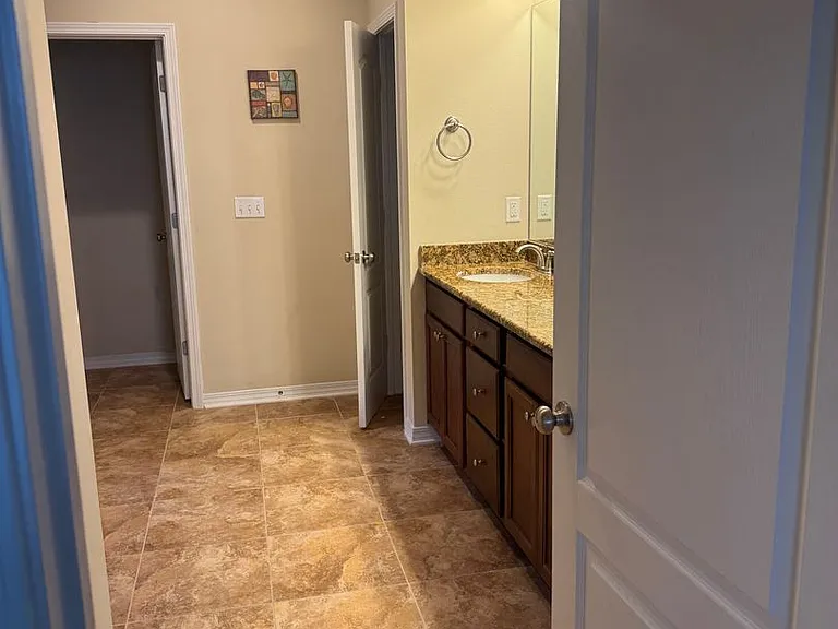 156 Creve Core Dr — Photo 17