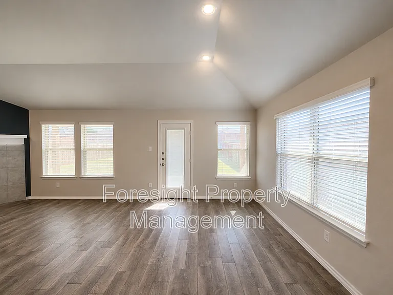 538 Concho St — Photo 15