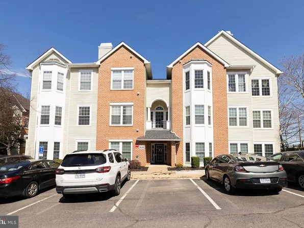 4138 Fountainside Ln Unit 201, Fairfax, VA 22030