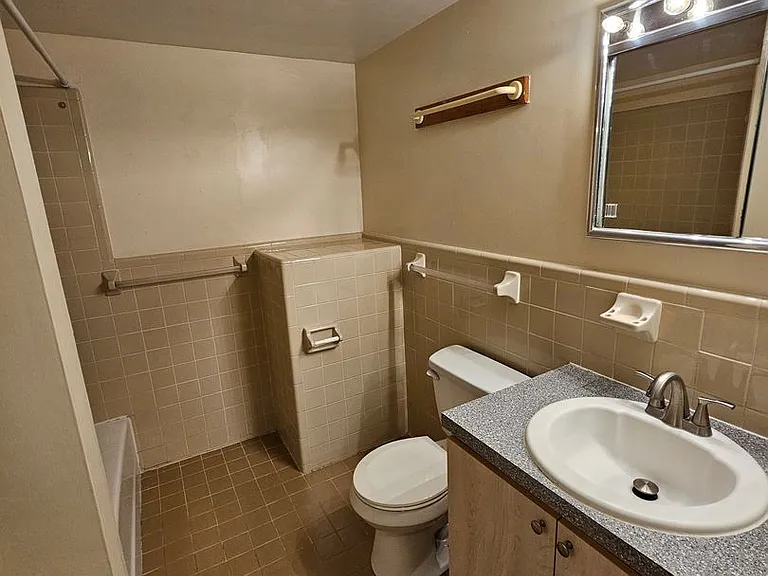 2818 SW 2nd Ave — Photo 71