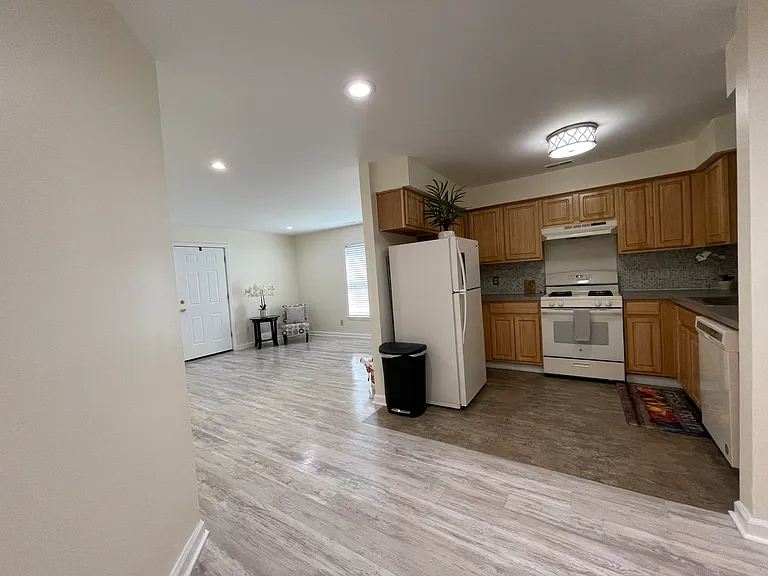 388 Ocean Ave — Photo 13