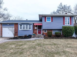 212 W 22nd St, Deer Park, NY 11729