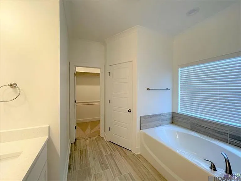 9905 Stonewater Dr — Photo 5
