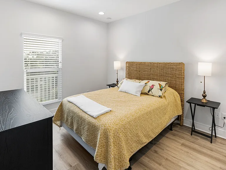 946-guest bedroom 1_01162023