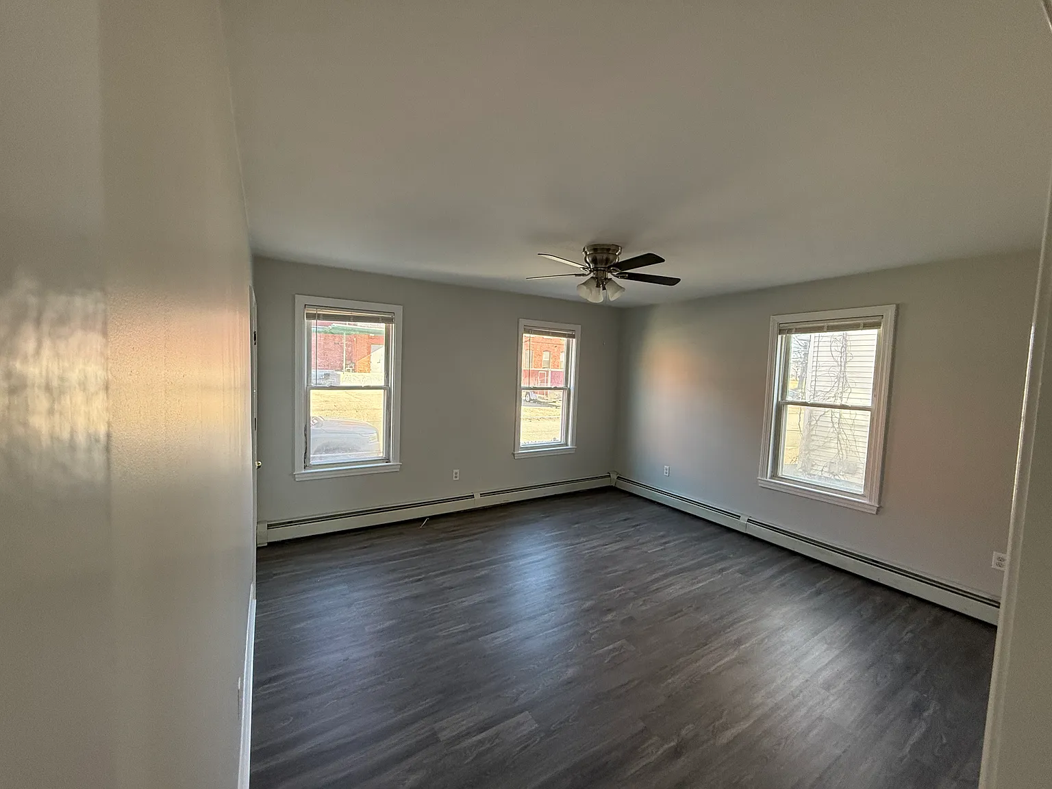 2 bed, 900 sqft, $1,800 — Photo 2