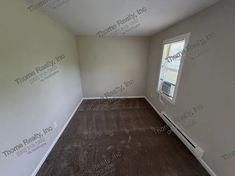 400 E Northern Blvd #39 — Photo 5