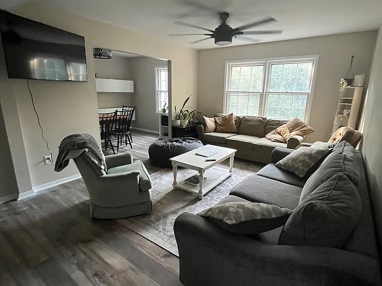 2828 Wellesley Ct — Photo 3