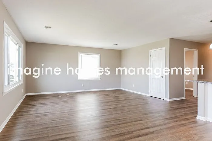3 bed, 1.5 bath, 1092 sqft, $1,940 — Photo 3