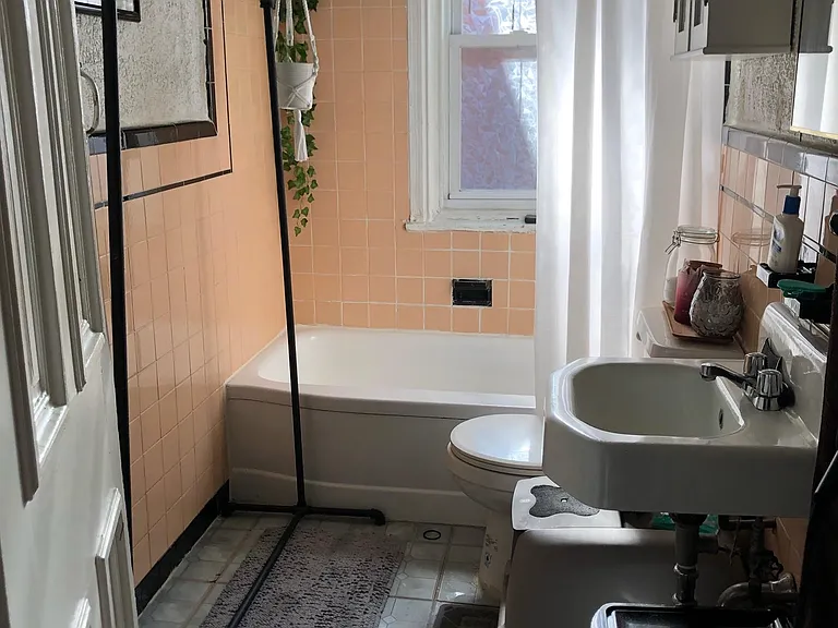 2043 Spruce St #3R — Photo 5
