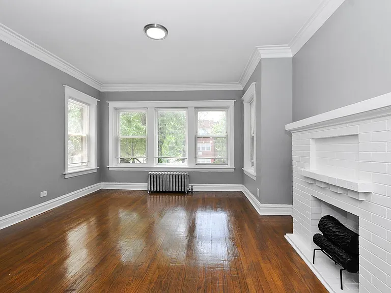 7557-59 S. Calumet Ave. / 348-58 E 76th St. — Photo 17