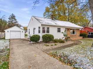 215 Calvin Ave, Holland, MI 49423