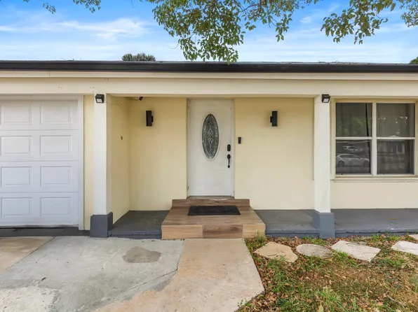 173 SE Placita Court, Port St Lucie, FL 34983