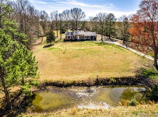 3372 Lewis B Puller Memorial Hwy, Saluda, VA 23149