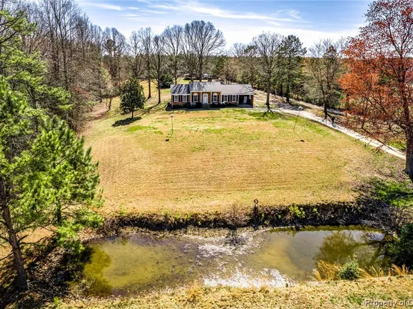 3372 Lewis B Puller Memorial Hwy, Saluda, VA 23149