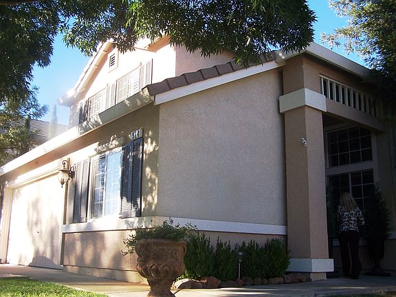 2nd image of 924 Celestine Cir