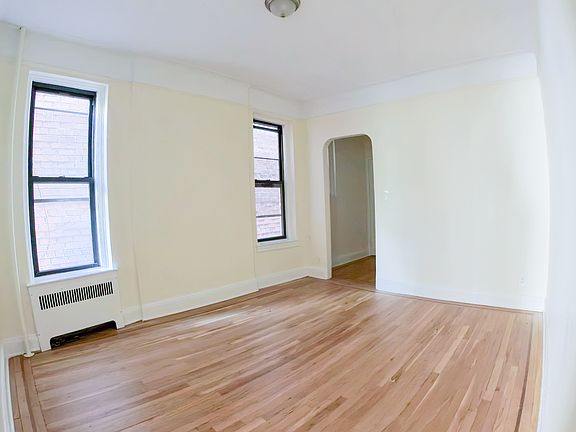 3rd image of 123 E 82nd St APT 4c