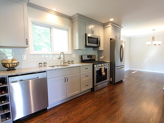5th image of 21 Cedar Hill Ln