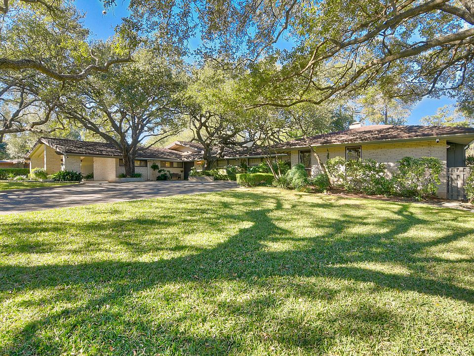 1st image of 151 Oakhurst Pl