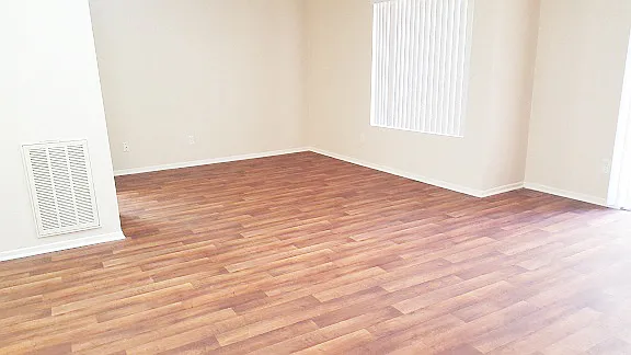 The Oaks Apartments — Photo 8