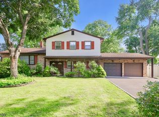 15 Dorset Dr, Clark, NJ 07066