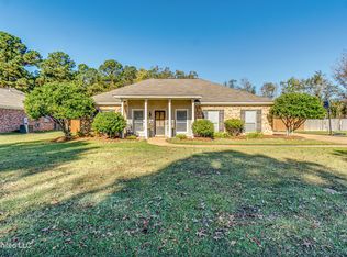 172 Oak Grove Dr, Brandon, MS 39047
