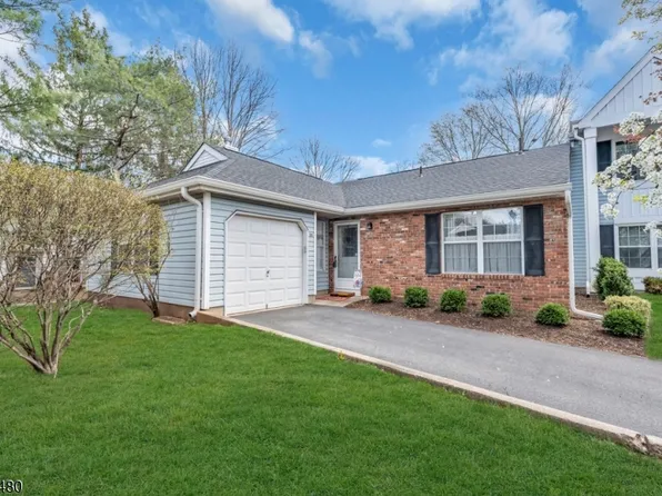 261 Glastonbury Ln, Franklin Twp., NJ 08873