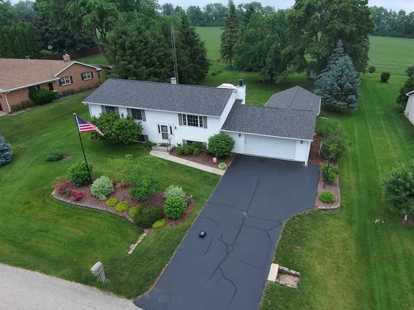 3163 Partridge Ln, Belvidere, IL 61008