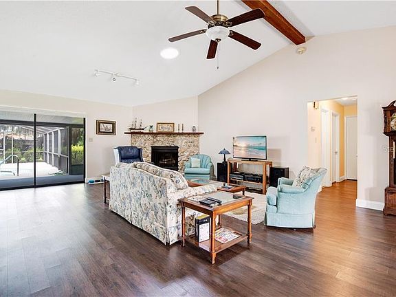 5th image of 35545 Cypress Ct