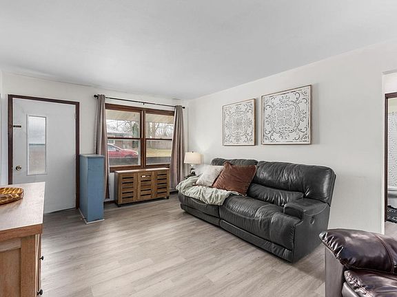 4th image of 405-407 Simonson Street