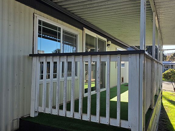 4th image of 1625 Henderson Ave Space B10