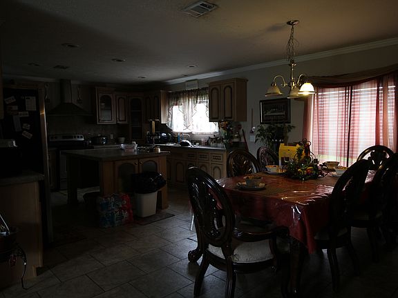 3rd image of 147 E Bellevue