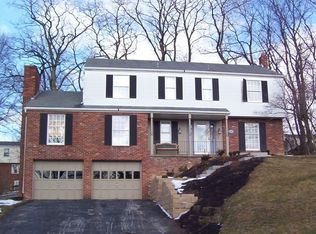 2171 Meadowmont Dr, Pittsburgh, PA