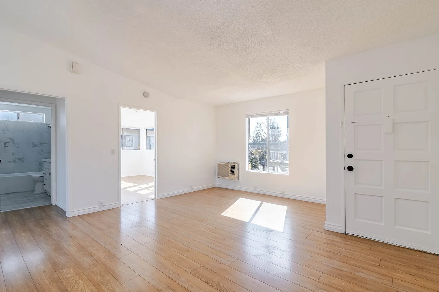 2 bed, 800 sqft, $2,450 — Photo 2