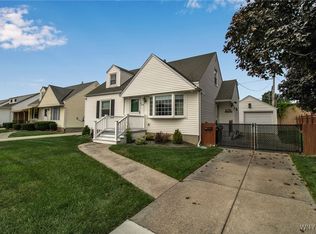 215 Cresthill Ave, Tonawanda, NY 14150
