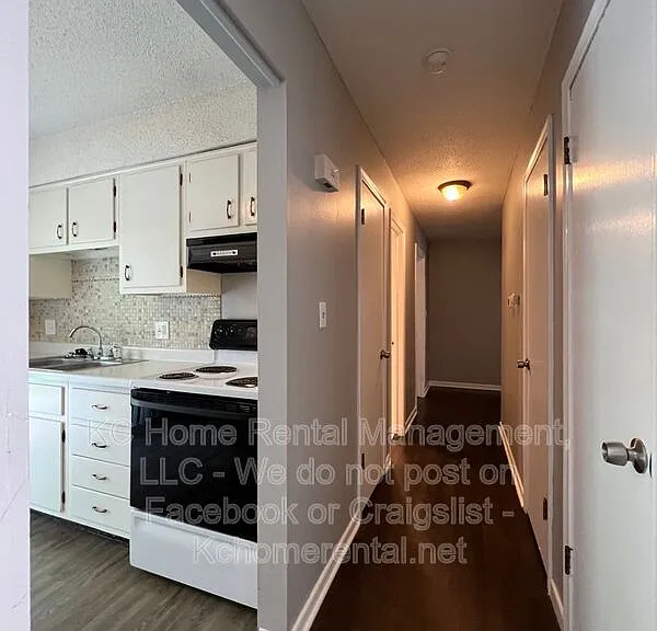 6708 W 71st Ter — Photo 9