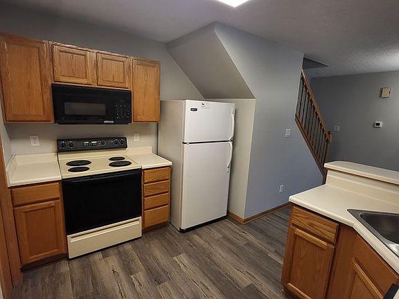 3rd image of 1325 SE Delaware Ave APT 9