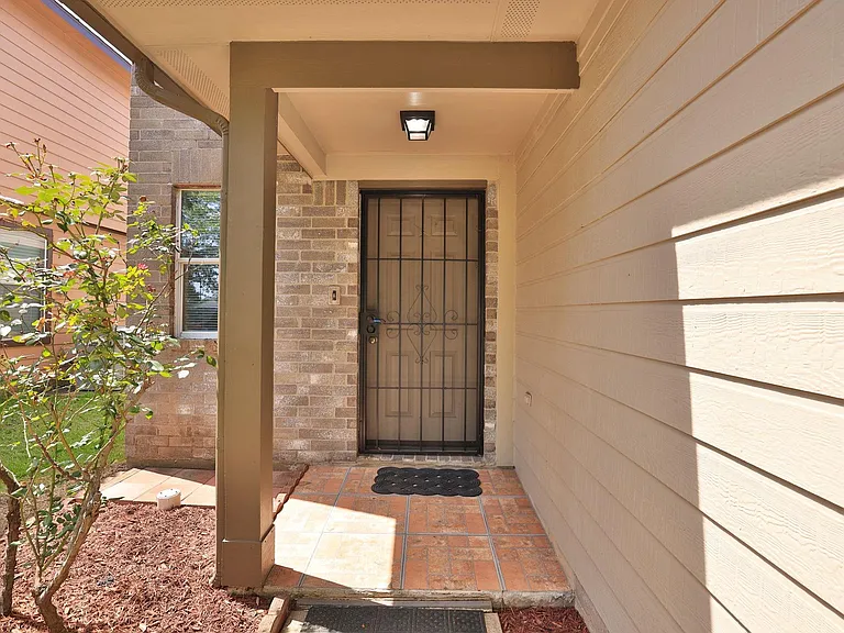 15422 Ferness Ln — Photo 6